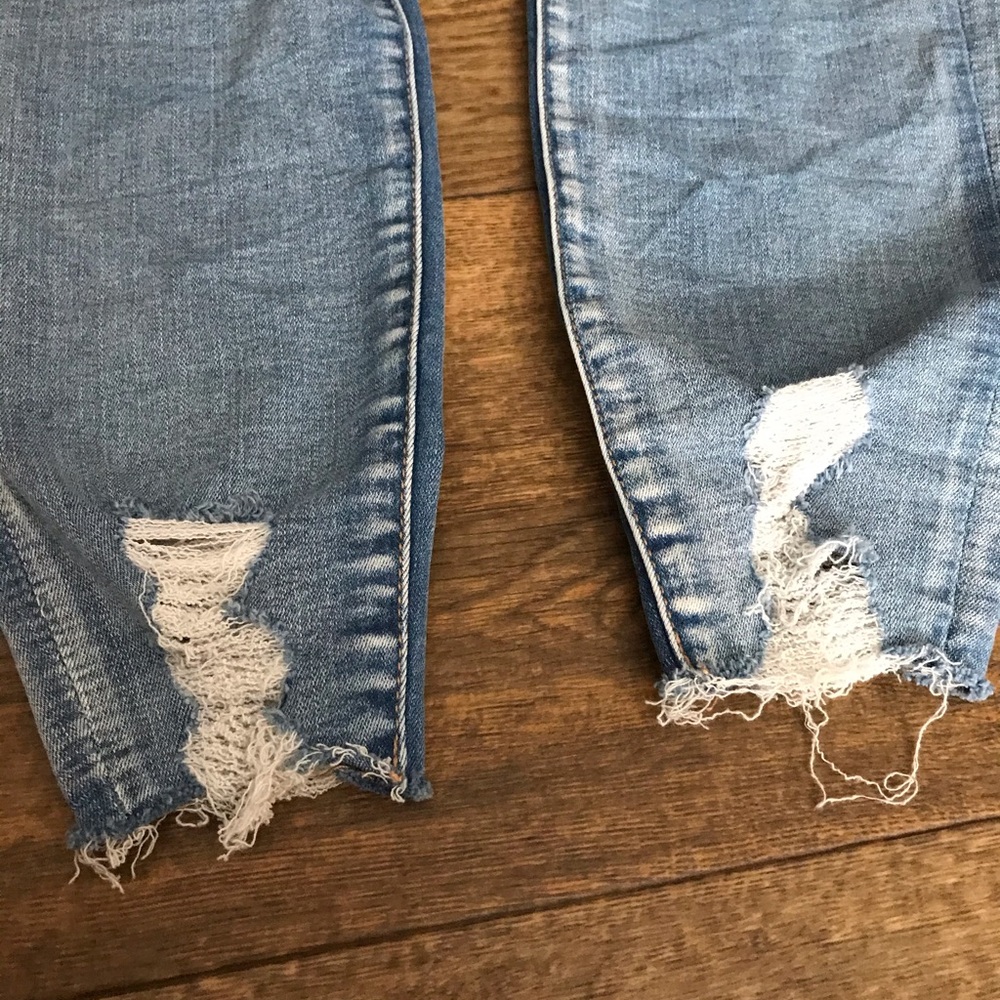 Pair of size 6 American Eagle outfitters jeans - Picture 4 of 8